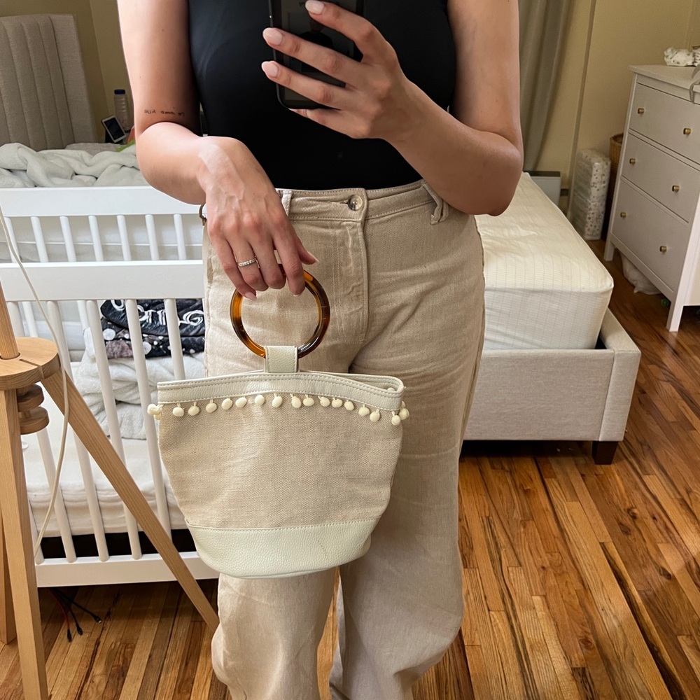 Super cute tan summer bag with brown round handle